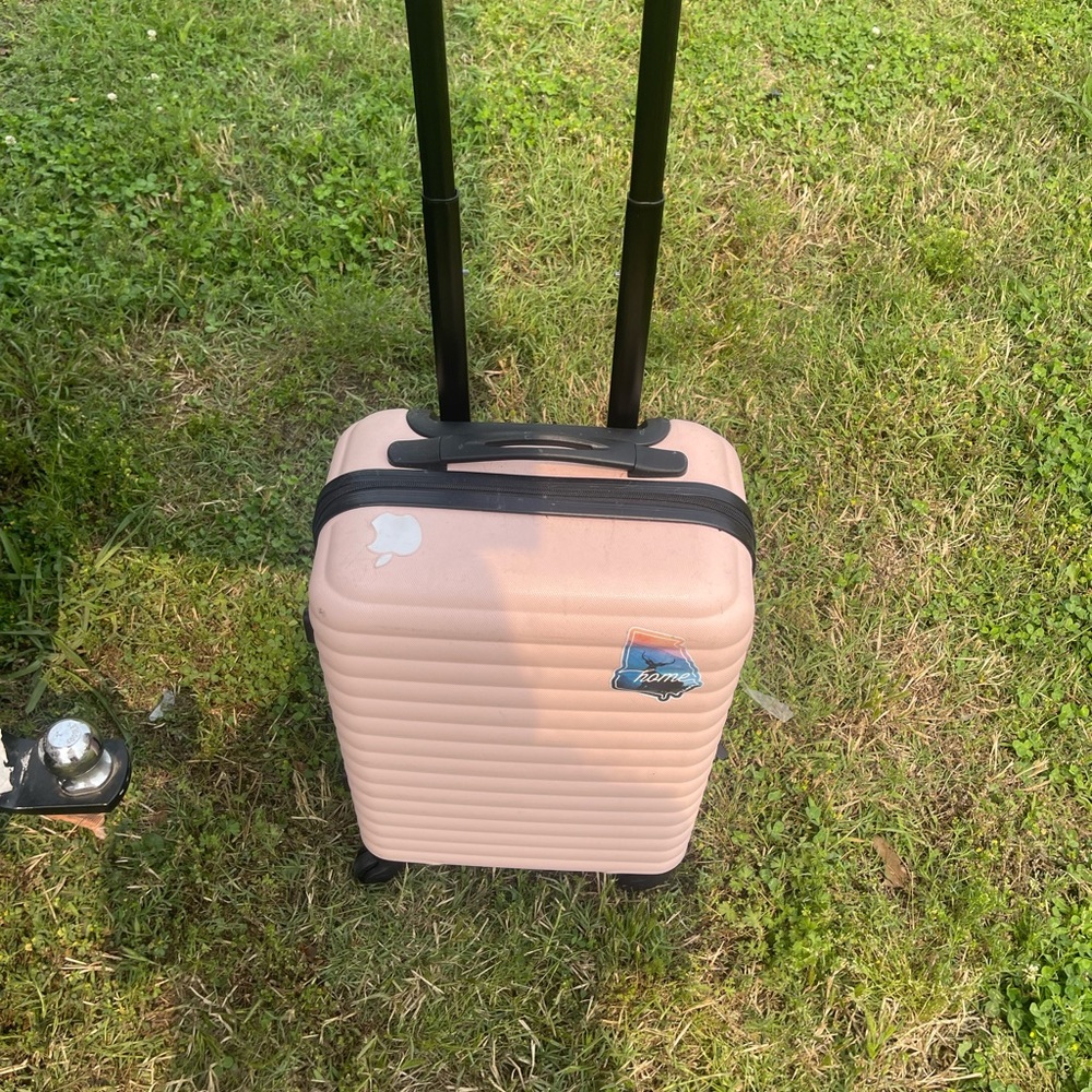Pink Hardshell Suitcase - Picture 3 of 9